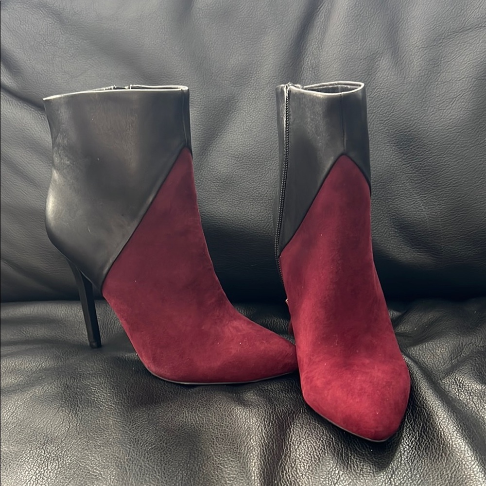 Charles by Charles Davis NWT Elegant Black and Burgundy Women's Ankle Boots